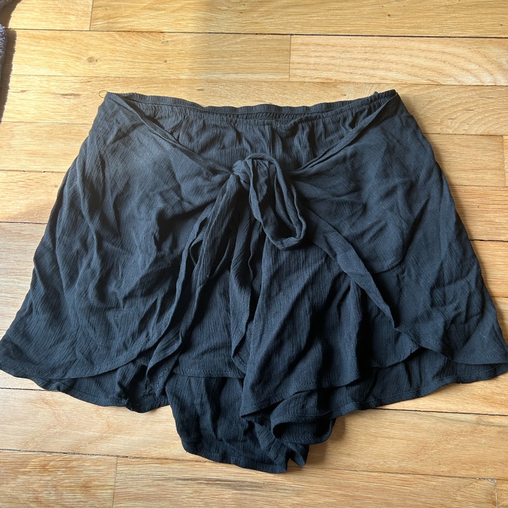 Black shorts Overlay side tie knot skirt